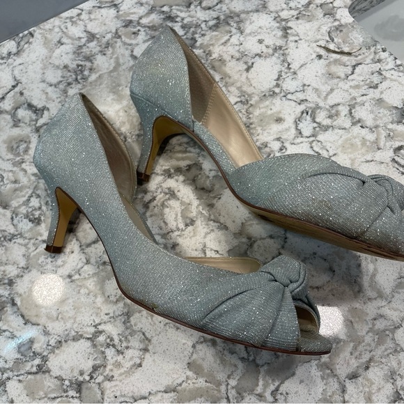 Touch of Nina heels silver metallic open toe knotted bow elegant formal size 8 - Picture 4 of 11